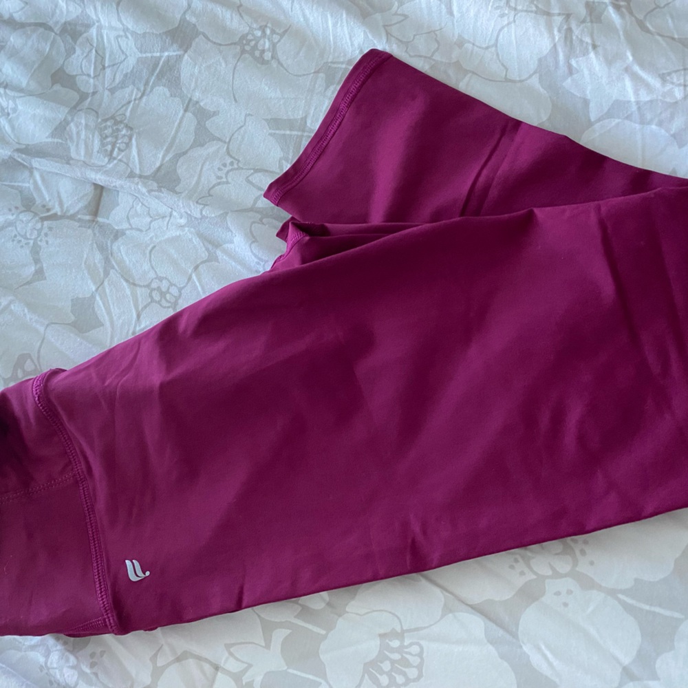Fabletics cropped leggings w/ back waistband pocket